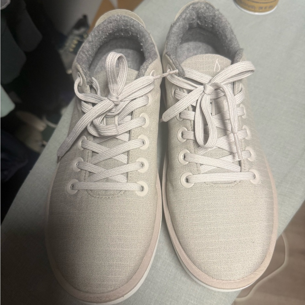 Light Gray Allbirds Casual Sneakers size 9 like new